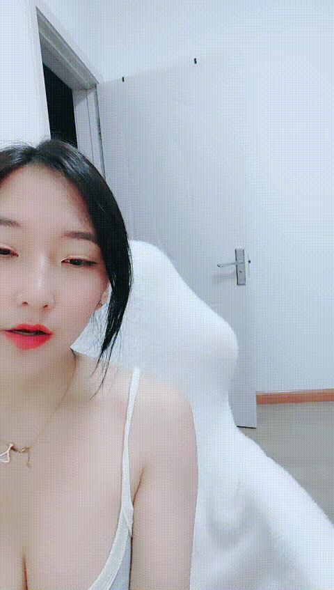 06广西嫩妹_给大家秀一场!!怼屏抠逼掰穴道具自慰狂鲁!!1 - 截图41