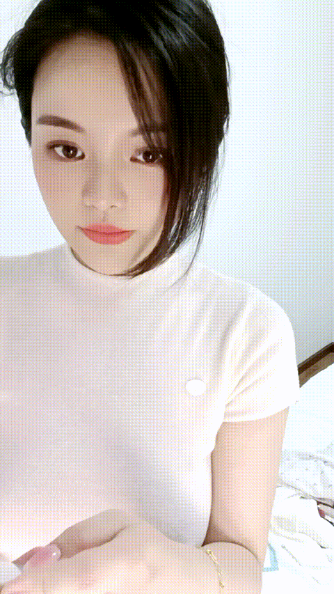 清纯羞涩小女友，外表文静甜美，无毛美穴被舔弄，插进来吧，骑乘位猛插，后入姿势爆操 - 截图9