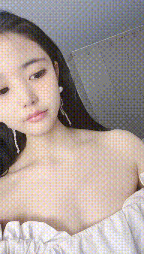 清纯羞涩小女友，外表文静甜美，无毛美穴被舔弄，插进来吧，骑乘位猛插，后入姿势爆操 - 截图71