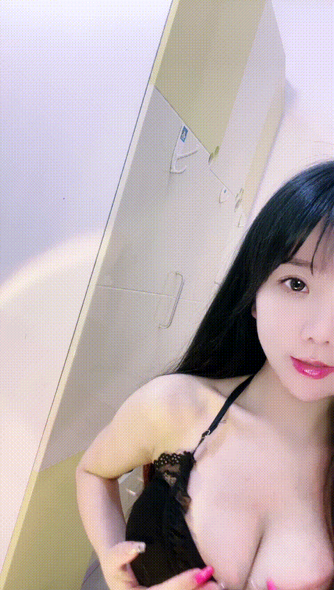 宠___御姐小骚妇穿着丝袜高跟诱惑狼友,有露脸揉奶玩逼看特写,淫声荡语互动撩骚, - 截图47