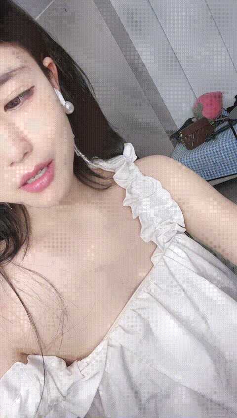 如花似水无敌风骚少妇大奶美乳肤白貌美逼肥水多揉奶玩逼其中一个逼毛特别浓厚还黑另类性感无套啪啪多P