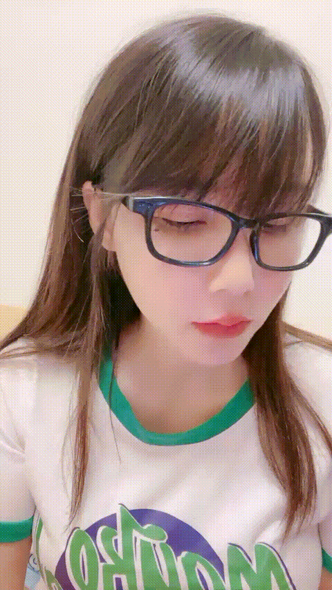 顶级颜值模特女模小草莓无套狂操~白浆直流~射嘴里