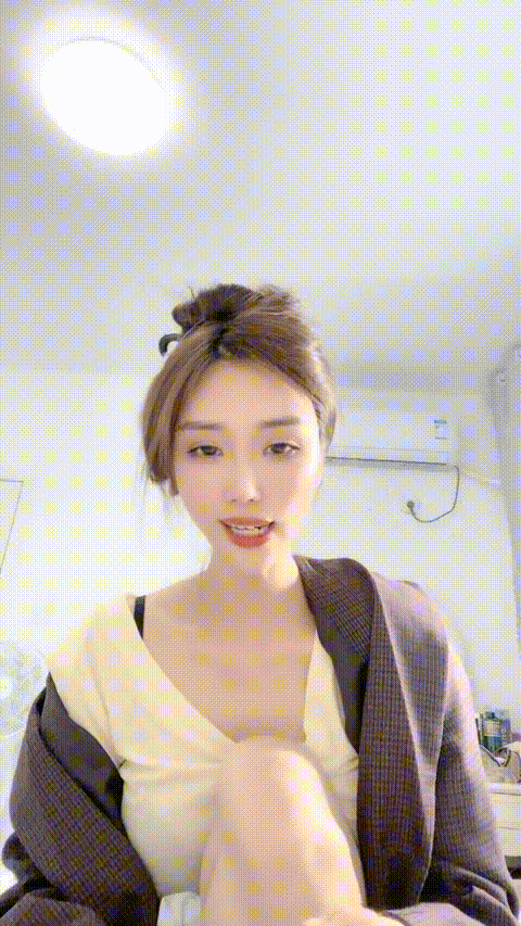 06广西嫩妹_给大家秀一场!!怼屏抠逼掰穴道具自慰狂鲁!!1 - 截图64