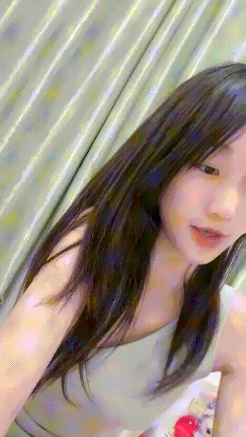 小梦梦_cos女仆装美女道具自慰白浆直流裸舞超顶~露脸甜美可人的妹子激情大秀诱惑狼友3 - 截图77