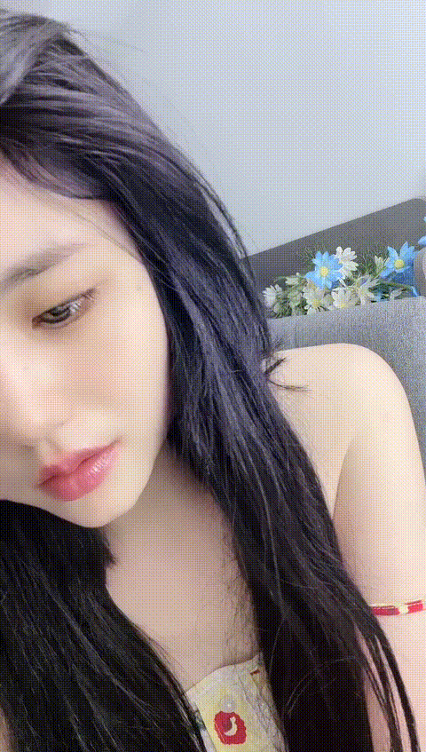 清纯羞涩小女友，外表文静甜美，无毛美穴被舔弄，插进来吧，骑乘位猛插，后入姿势爆操 - 截图64