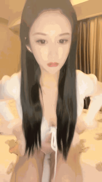 车模慧慧女神性感红唇网红美女,包臀裙大长腿,揉捏骚奶子舔弄,掰开骚穴特写,美臀对着镜头上下摆弄127 - 截图101