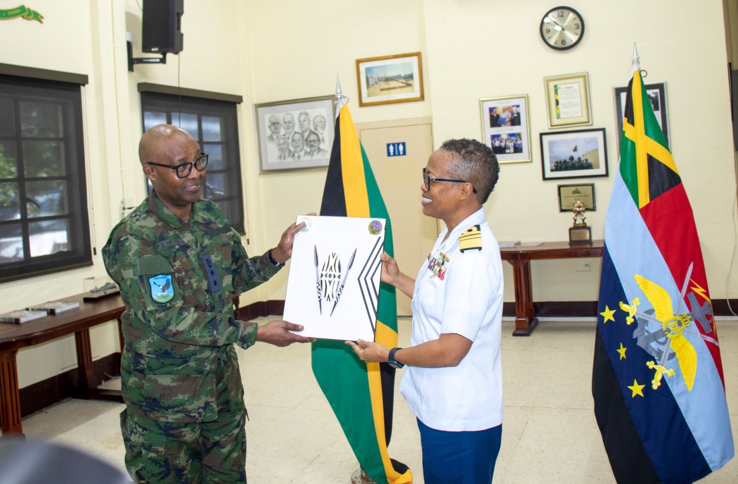 RDF mu bikorwa by’ubutabazi muri Jamaica: inzu 62 zongeye kubakwa mu mezi abiri
