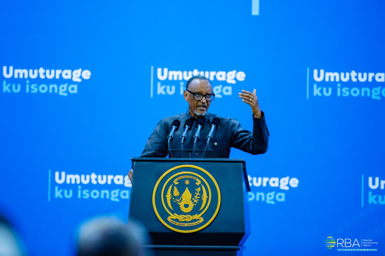 Perezida Kagame yasabye abayobozi barangwa n’ubwirasi ko basezera bakajya mu byabo