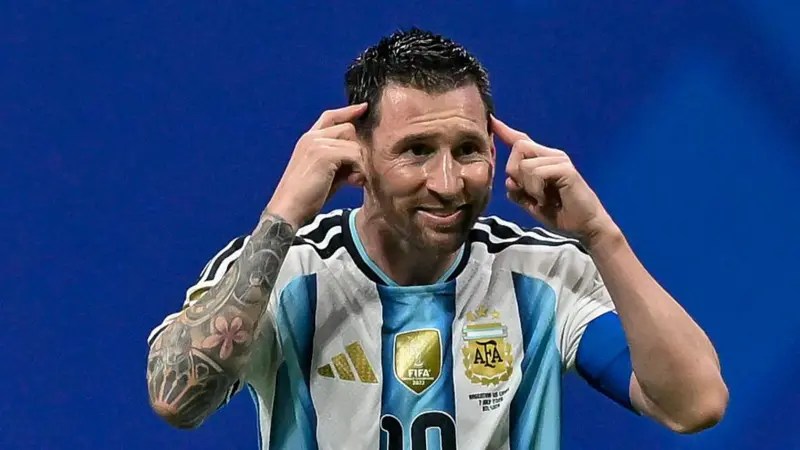 Nani mkali kati ya Messi na Maradona?