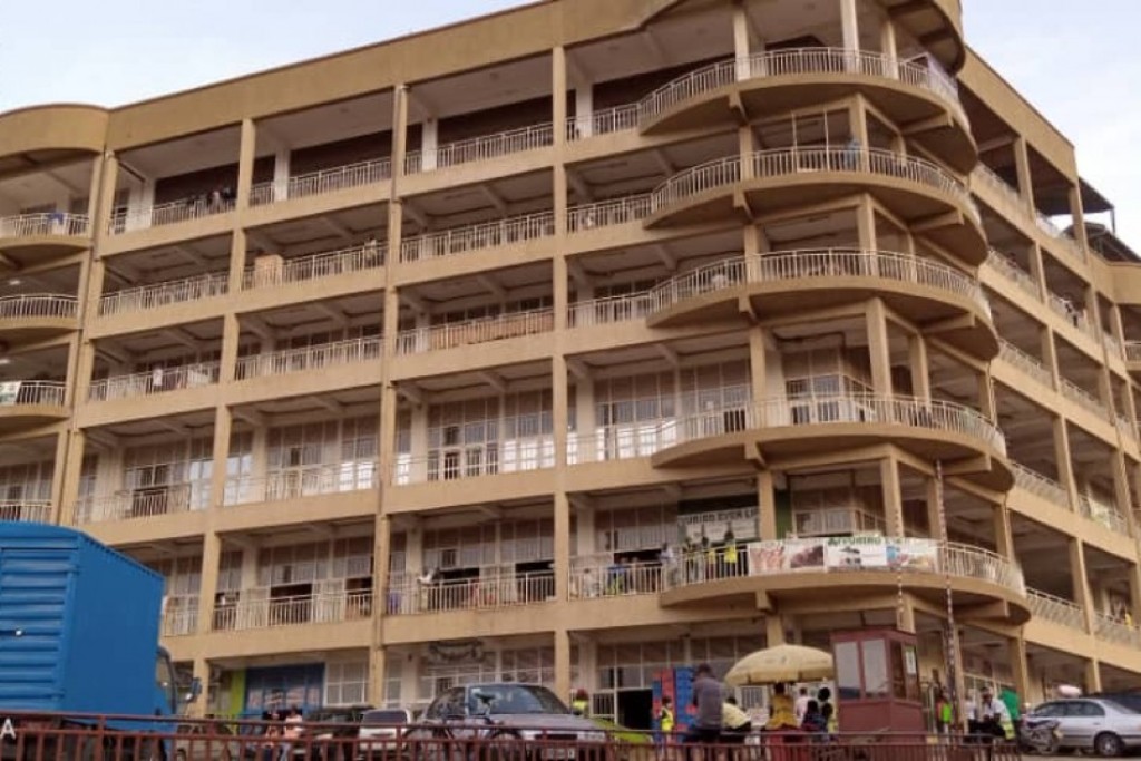 Inyubako y’inkundamahoro  yadunzwe by’agateganyo izira umwanda ukabije