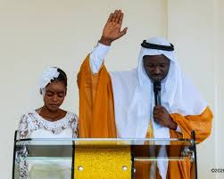 Apôtre Mutabazi yasezeranye n’undi mugore nyuma yo guhabwa gatanya