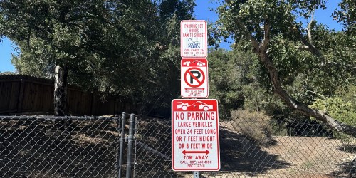 Restricciones de estacionamiento cerca del inicio del  sendero Hot Springs