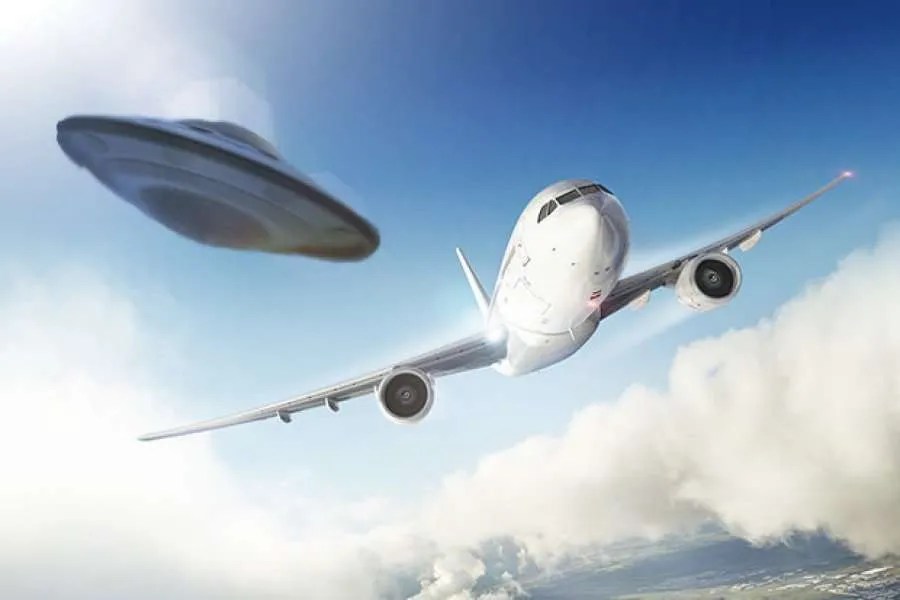  UFO Encounter Of Boeing 747