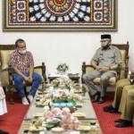 Plt Gubernur Aceh Nova Iriansyah menerima audiensi Forum Pemuda Aceh bersama Kadispora Aceh Dedy Yuswardi, di rumah dinas Wakil Gubernur Aceh