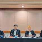 Sulistyowati dan timnya dalam sidang uji materi atau judicial review Pasal 201 Ayat (10) dan ayat (11) UU Nomor 10 Tahun 2016 tentang Pemilihan Gubernur, Bupati dan Wali Kota di Mahkamah Konstitusi, Selasa (22/2)