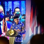 Gubernur Aceh Nova Iriansyah memberikan sambutan pada Pelantikan Pengurus DPW Partai Nasdem Aceh Periode 2022-2024 di Hotel Hermes Palace, Banda Aceh, Sabtu (5/3)