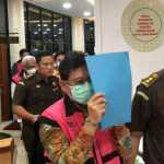 Kejaksaan Agung melakukan penahanan terhadap Direktur Jenderal Perdagangan Luar Negeri (Dirjen Daglu) Kementerian Perdagangan Indrasari Wisnu Wardhana usai ditetapkan sebagai tersangka ekspor minyak goreng, Selasa (19/4)
