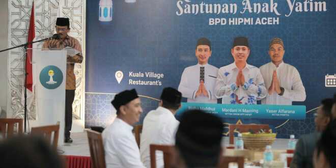 Staf Ahli Gubernur Aceh Bidang Perekonomian, Keuangan dan Pembangunan Ir Mawardi membacakan sambutan tertulis Gubernur Aceh pada Silaturrahmi Ramadhan dan Santunan Anak Yatim yang diselenggarakan BPD HIPMI Aceh di Kuala Vilage Lamdingin, Banda Aceh, Selasa (26/4)