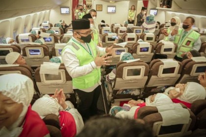 Menag Yaqut menyampaikan pesan kepada jamaah haji Kloter I, Banten, Sabtu (4/6/2022)