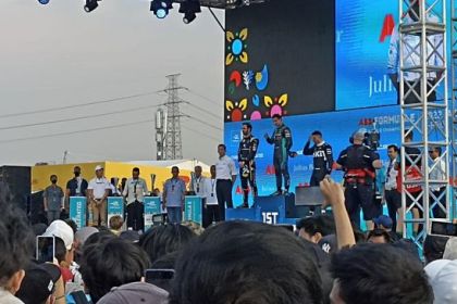 Pembalap Formula E merayakan kemenangan tanpa semprotan sampanye, Sabtu (4/6)