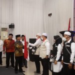 Ketua Komisi VIII DPR RI Yandri Susanto saat melepas jamaah calon haji Kloter 4 Embarkasi Aceh, Jum'at (17/6)