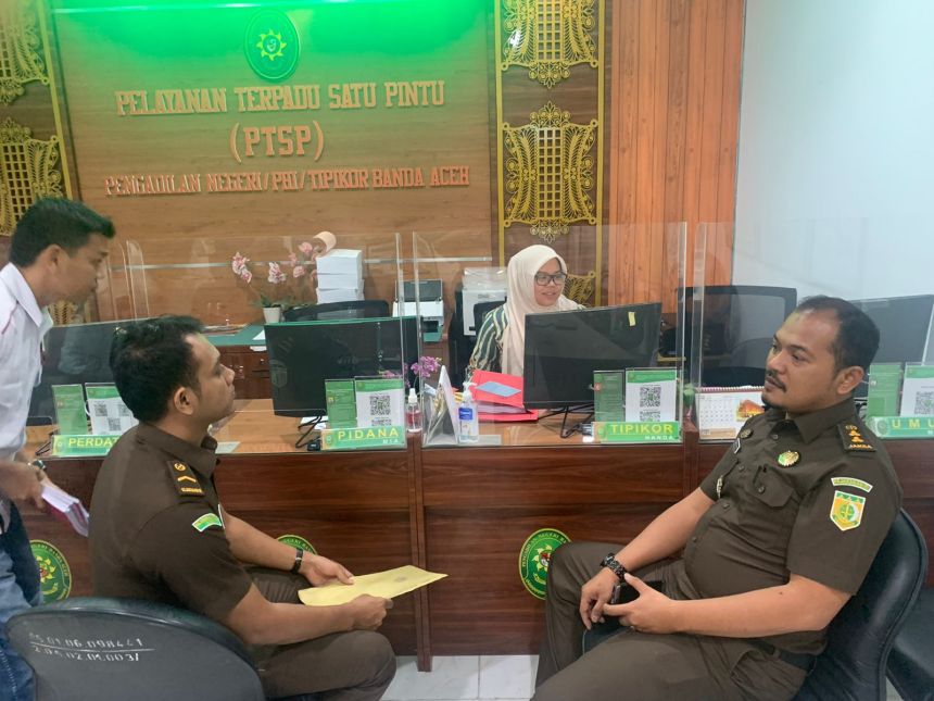 JPU Kejari Pidie dan Kejati Aceh melimpahkan berkas perkara korupsi Jembatan Kuala Gigieng ke PN Tipikor Banda Aceh
