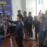 Ketua PWI Aceh M Nasir Nurdin mengukuhkan Firman Zubir sebagai Ketua PWI Kabupaten Pidie periode 2022-2025, usai terpilih secara demokratis dalam lanjutan Konferkab VI di Kantor PWI Pidie, Kota Sigli, Sabtu (2/7/2022)