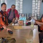 Ketua MPW Pemuda Pancasila Aceh Teuku Juliansyah Darwin atau Ampon Puteh bersama pengurus