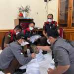 Tim Penyidik Bidang Pidsus Kejari Aceh Utara melakukan penggeledahan kantor Baitul Mal Kabupaten Aceh Utara yang berada di kota Lhokseumawe, pada Selasa siang (12/7)