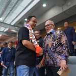 Sekda Taqwallah mewakili Pj Gubernur Aceh Achmad Marzuki menghadiri grand launching JIS di Jakarta Utara, Ahad, 24 Juli 2022. Tampak Taqwallah bersalaman dengan Gubernur DKI Jakarta Anies Baswedan