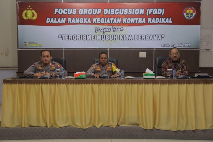Divisi Humas Polri menggelar FGD kontra radikal dengan tema "Terorisme Musuh Kita Bersama" yang diikuti pemuda dan mahasiswa di Polresta Banda Aceh, Senin (25/7)