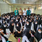 Dirjen Bina Adwil Kemendagri Dr Safrizal bersama mahasiswa baru FISIP USK