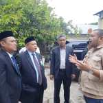 Ketua Umum BFLF Michael Octaviano berbincang dengan Direktur Operasional Bank Aceh Syariah Lazuardi