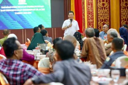 Pj Gubernur Aceh Achmad Marzuki menggelar silaturrahmi dengan Perwakilan LSM dan Masyarakat Sipil Aceh, di Restoran Pendopo Gubernur Aceh, Jum'at malam (12/8)