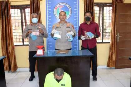 Seorang sopir berinisial JS (38) diringkus Satresnarkoba Polres Aceh Timur karena kedapatan menyimpan dua paket sabu
