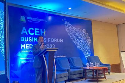 Plt Asisten Perekonomian dan Pembangunan Sekda Aceh Ir Mawardi menyampaikan sambutan Pj Gubernur Aceh, saat membuka Aceh Business Forum 2022 yang diselenggarakan DPMPTSP Aceh, di Ruang California Lt. 1, JW Marriott Hotel Medan, Rabu (24/8/2022)