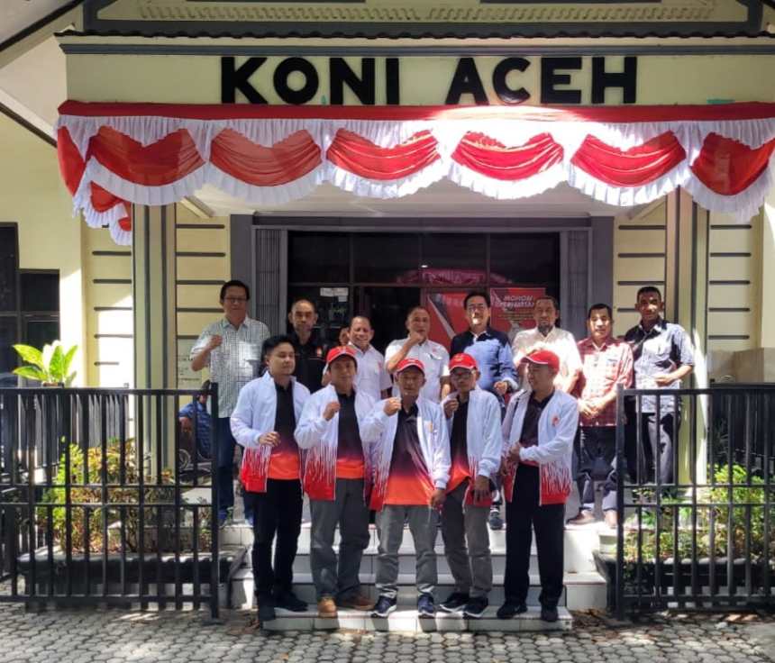 Tim catur Aceh usai pelepasan berangkat ke Malaysia, di Kantor KONI Aceh di Banda Aceh, Selasa (23/8)