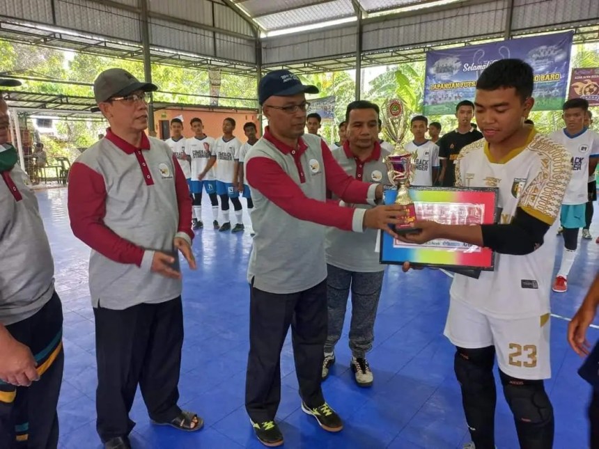 Madrasah Aliyah Tgk Chiek Oemar Diyan Indrapuri menjuarai turnamen Futsal Madrasah Aliyah se-Aceh Besar, setelah mengalahkan MA Dayah RIAB dengan skor 2-0