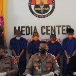Kapolres Aceh Jaya AKBP Yudi Wiyono memberikan keterangan terkait penangkapan enam pengedar sekaligus pemakai narkoba dalam konferensi pers di Mapolres Aceh Jaya, Rabu, 7 September 2022