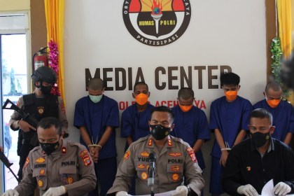 Kapolres Aceh Jaya AKBP Yudi Wiyono memberikan keterangan terkait penangkapan enam pengedar sekaligus pemakai narkoba dalam konferensi pers di Mapolres Aceh Jaya, Rabu, 7 September 2022