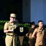 Pj Wali Kota Banda Aceh Bakri Siddiq memimpin apel gabungan Pemko Banda Aceh yang digelar Senin (19/9) di halaman Gedung Mawardy Nurdin Balai Kota