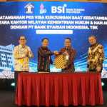Kanwil Kemenkumham Aceh dan Bank Syariah Indonesia (BSI) menandatangani perjanjian kerja sama pengelolaan biaya Visa on Arrival (VoA) atau Visa Kunjungan Saat Kedatangan (VKSK)