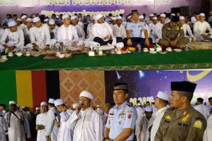 Danlanud SIM Kolonel Pnb Yoyon Kuscahyono mengadiri zikir akbar dalam rangka menyambut Maulid Nabi Muhammad yang digelar Majelis Shalawat Aceh di Taman Bustanus Salatin Banda Aceh, yang dimulai Sabtu malam (1/10)