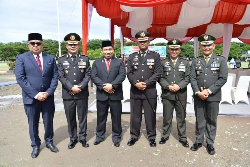 Pj Bupati Aceh Besar Muhammad Iswanto mengikuti upacara HUT ke-77 TNI di Lapangan Blang Padang Banda Aceh, Rabu (5/10)