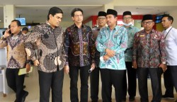 Irjen Kemenag RI Faisal Ali Hasyim saat tiba di Bandara SIM, Kamis (6/10)
