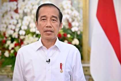 Presiden Joko Widodo menyampaikan pernyataan pers di Istana Merdeka, Jakarta, pada Jum'at, 7 Oktober 2022
