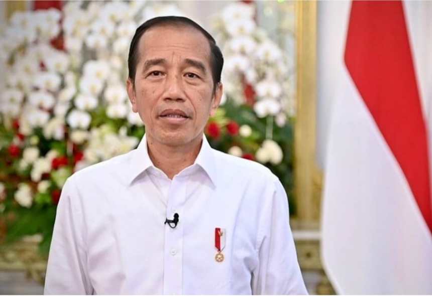 Presiden Joko Widodo menyampaikan pernyataan pers di Istana Merdeka, Jakarta, pada Jum'at, 7 Oktober 2022