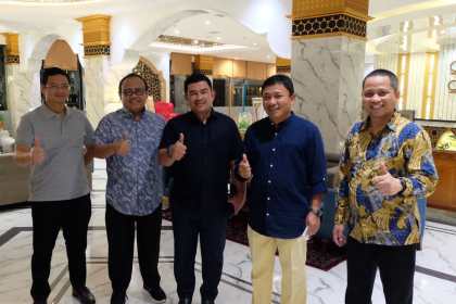 Kadisbudpar Aceh Almuniza Kamal bersama CEO BSI Region 1 Aceh Wisnu Sunandar