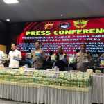 Kapolda Aceh Irjen Pol Ahmad Haydar, Senin (10/10) memberikan keterangan dalam konferensi pers di Mapolda Aceh terkait keberhasilan tim gabungan Polda Aceh, Bareskrim Polri serta Bea dan Cukai menggagalkan penyelundupan sabu-sabu dengan berat mencapai 179 kg di Aceh Timur