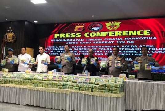 Kapolda Aceh Irjen Pol Ahmad Haydar, Senin (10/10) memberikan keterangan dalam konferensi pers di Mapolda Aceh terkait keberhasilan tim gabungan Polda Aceh, Bareskrim Polri serta Bea dan Cukai menggagalkan penyelundupan sabu-sabu dengan berat mencapai 179 kg di Aceh Timur